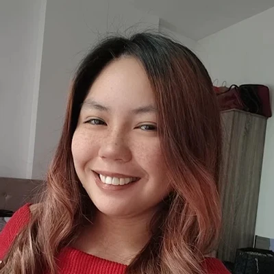 Ari Sibalon is the Front Desk Manager at Foley Vision Center